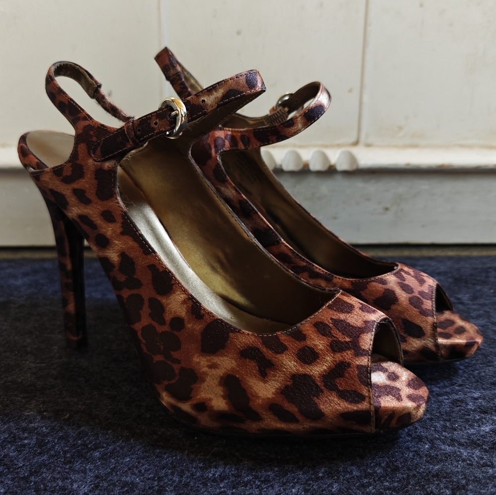 Worthington cheetah print heels sz 6.5